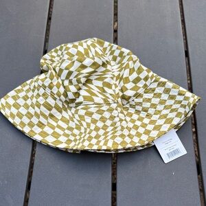 BAGGU Checkered Bucket Sun Hat in Moss Green and Off-White